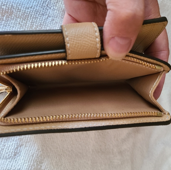 NWT COACH BEIGE WALLET. - Picture 7 of 10